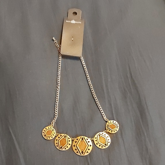 Chic Gold Statement Necklace - Picture 1 of 5